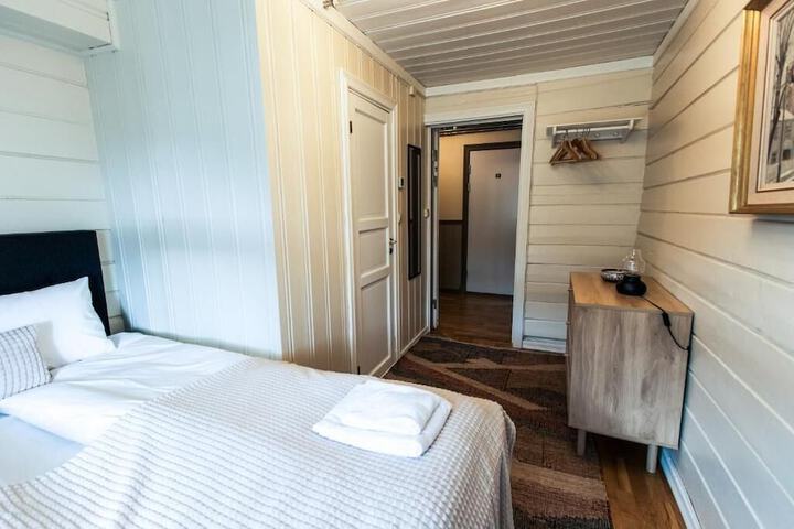 Room 7 of 38