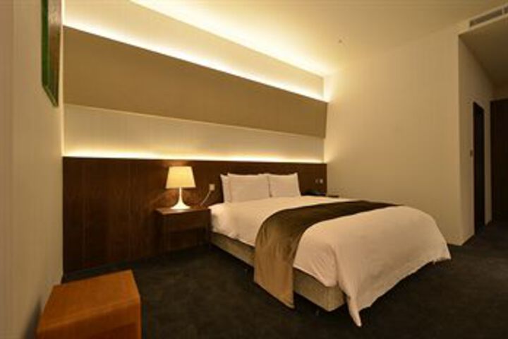 Room 32 of 72