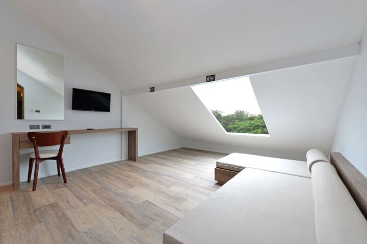 Room 18 of 50
