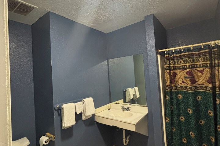Room 14 of 22