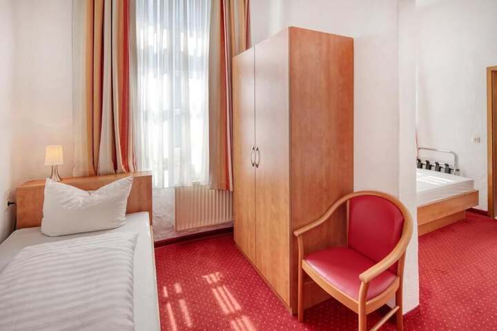 Room 5 of 17
