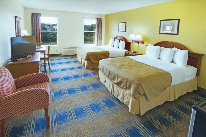 2 Queen Beds (13 of 25)
