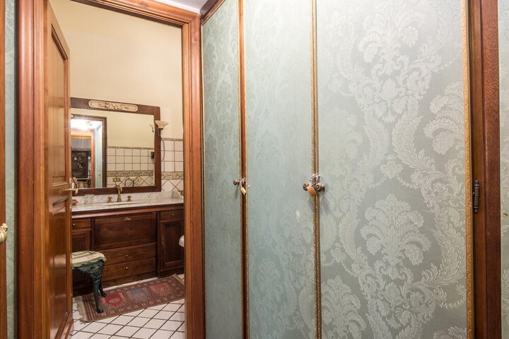 Room 48 of 54