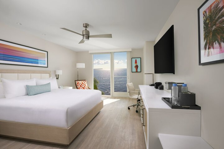 1 King Bed Hearing Accessible (10 of 26)