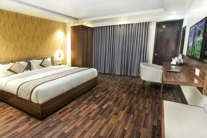 Room 9 of 36