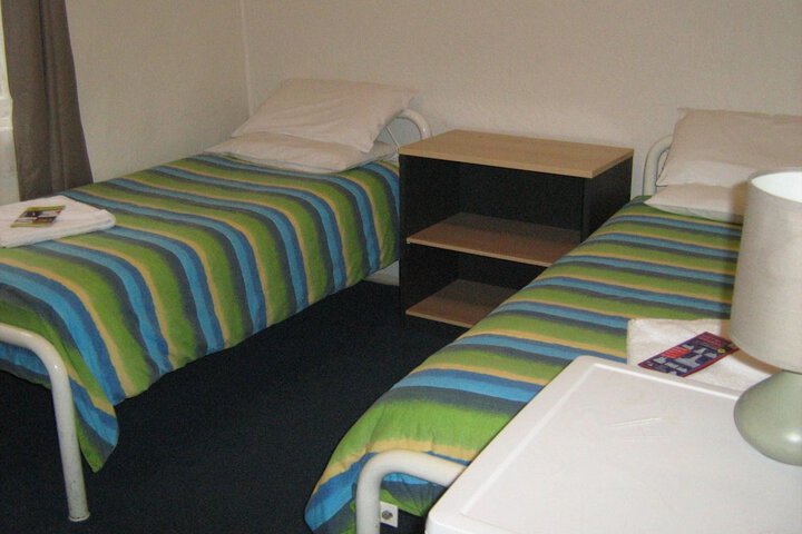 Room 10 of 28