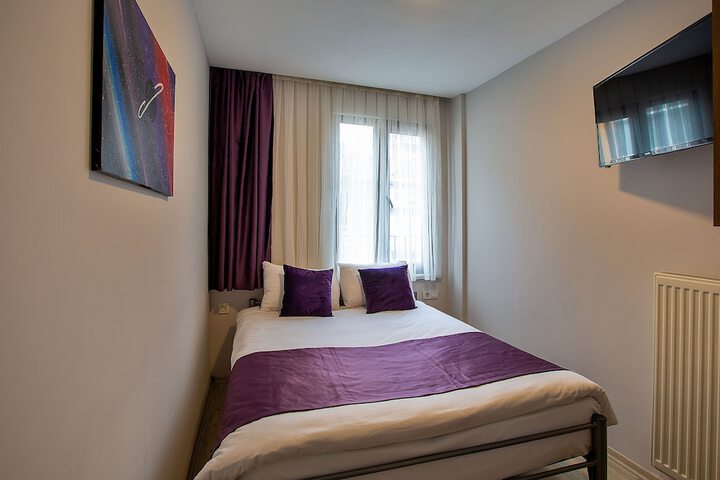 Room 16 of 31