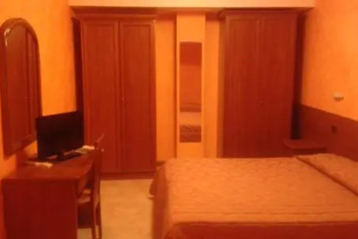 Room 3 of 17