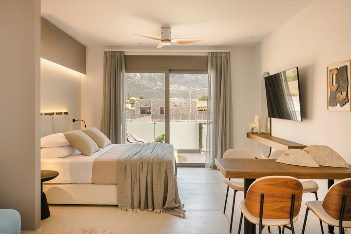 Room 40 of 214