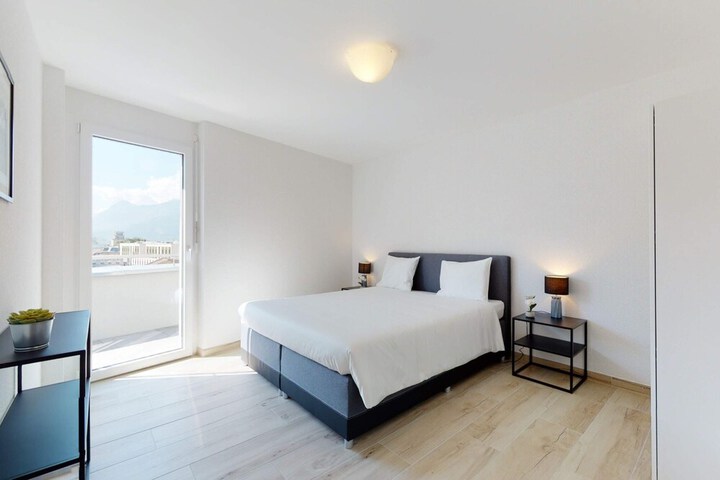 Room 8 of 182