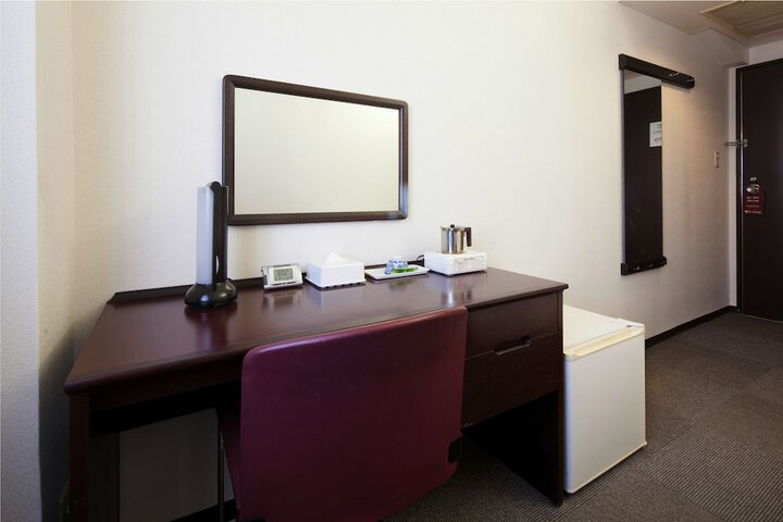 Room 28 of 122