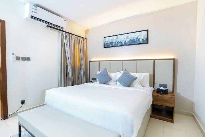 Room 5 of 9