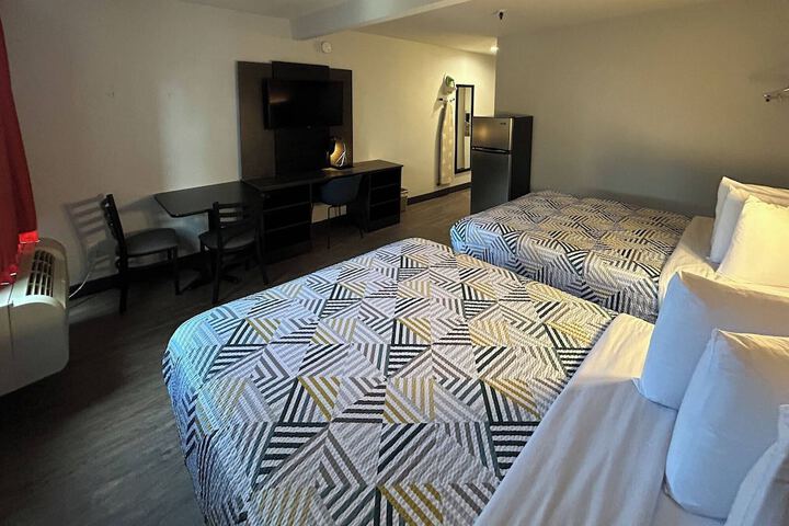 Room 9 of 28