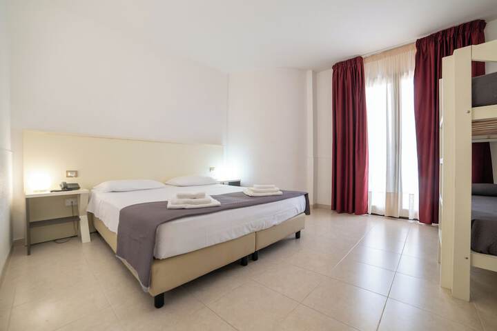 Room 4 of 27