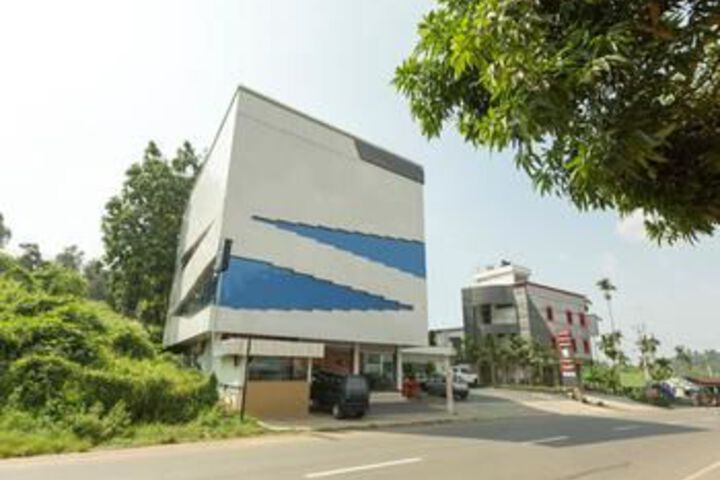 OYO 9122 Hotel Ivory Grande