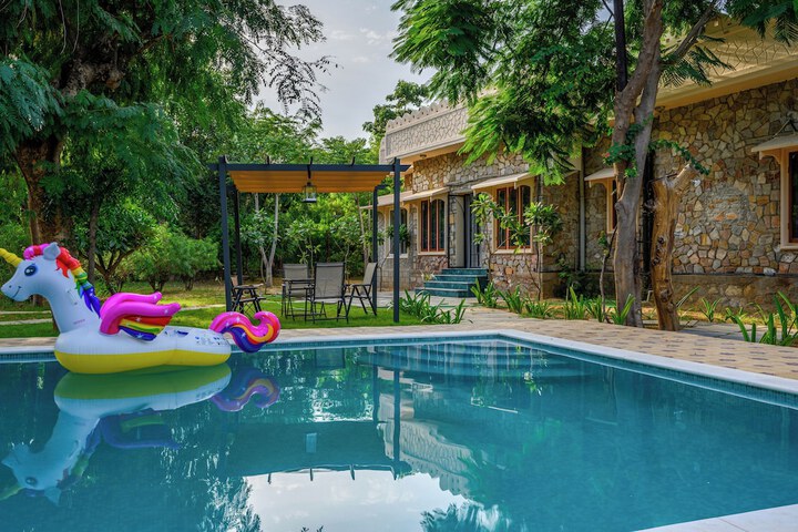 Pool 22 of 40