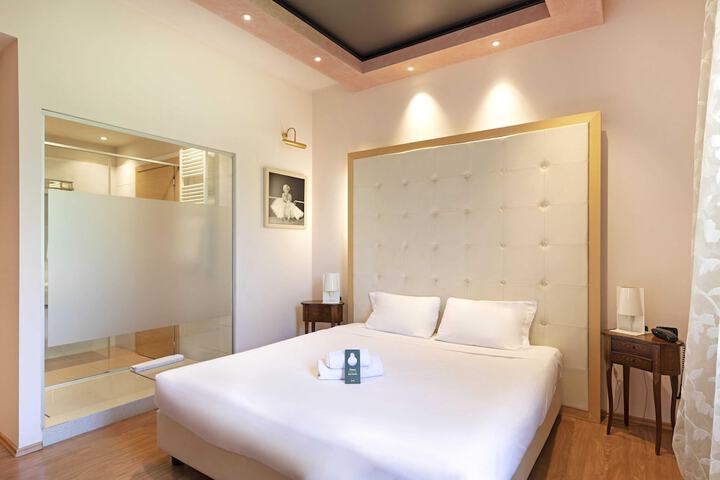 Room 12 of 64