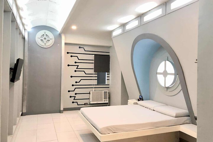 Room 12 of 19