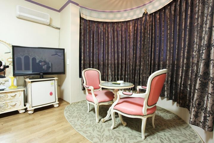 Room 45 of 79