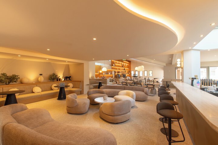 Exterior of Golden Tulip Avignon Le Paradou