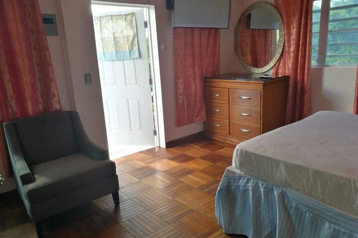 Room 33 of 60