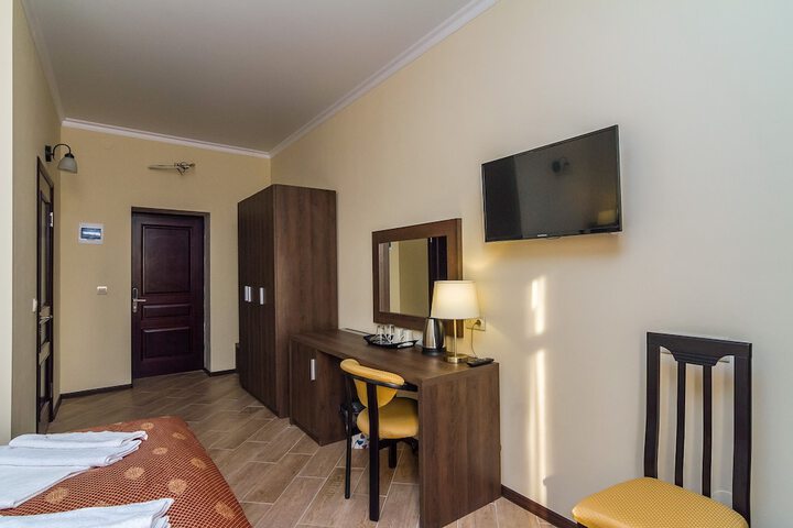 Room 5 of 70