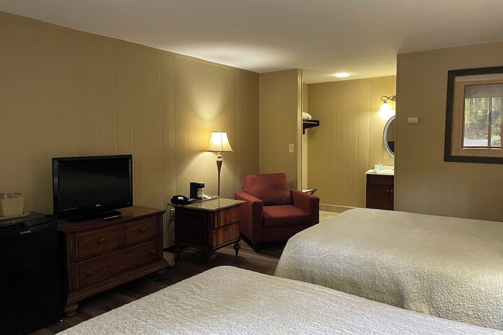 Room 8 of 33