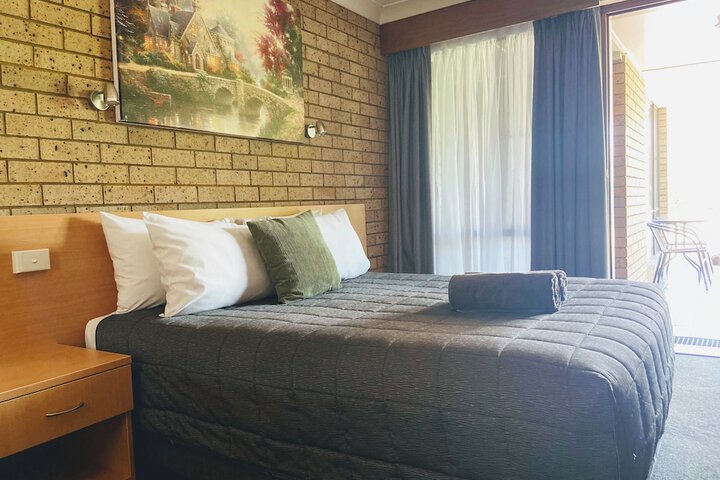 Room 9 of 42