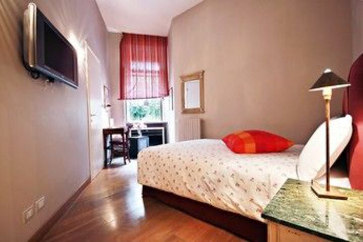 Room 9 of 24