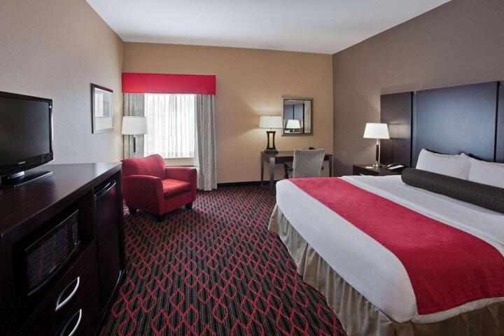 1 King Bed (10 of 13)