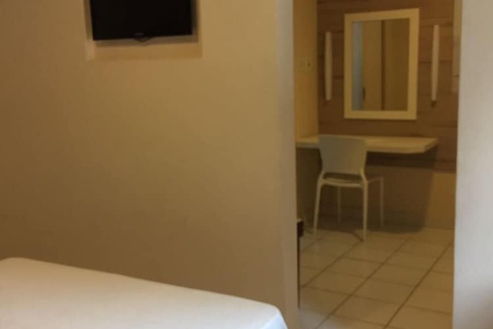 Room 9 of 27