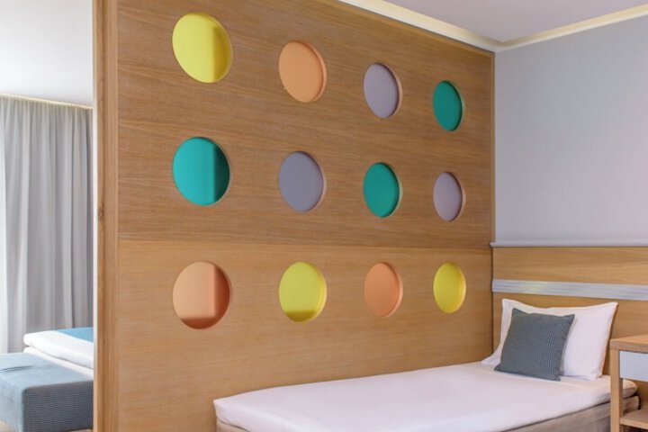 Room 30 of 168