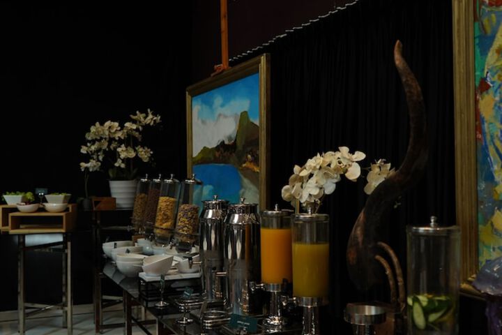 Breakfast/Coffee Service 108 of 163