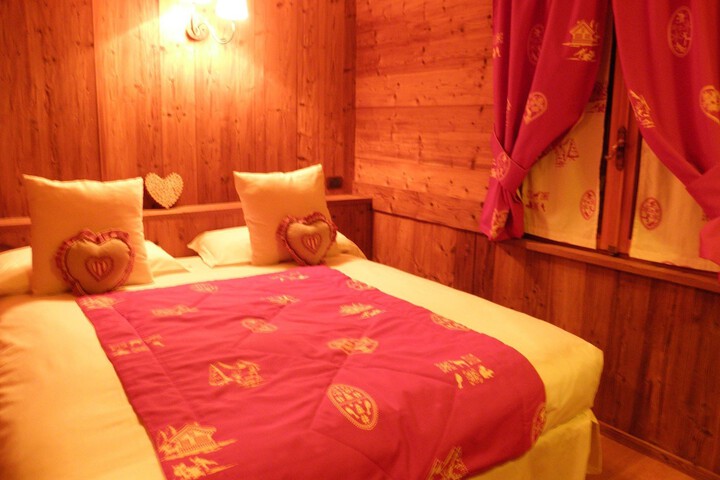 Room 4 of 18