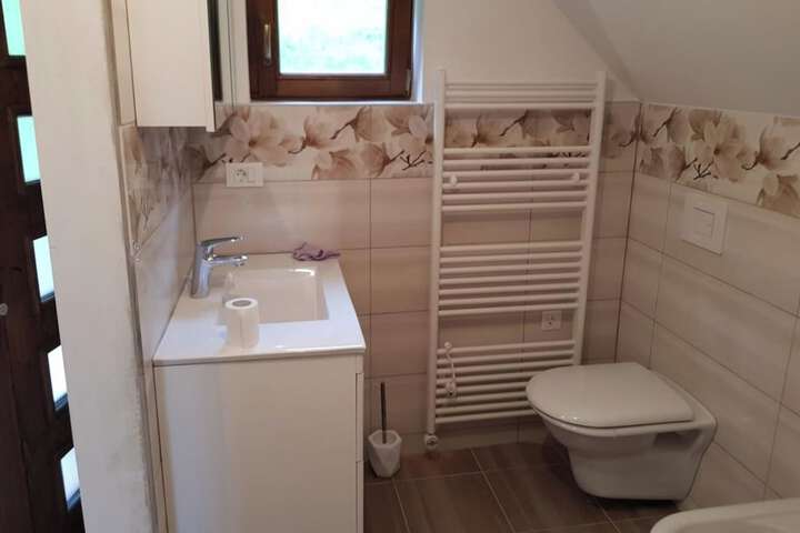 Room 6 of 19