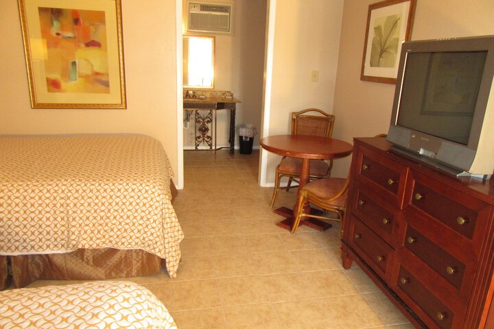 Room 9 of 32