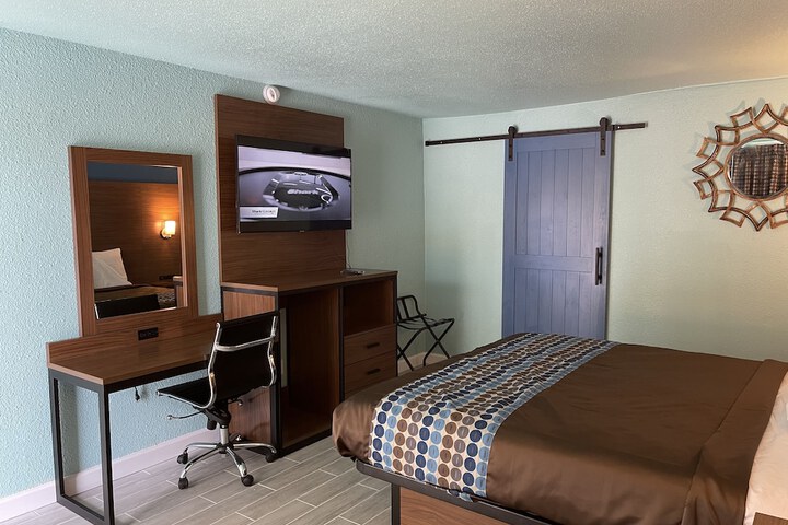Room 6 of 22