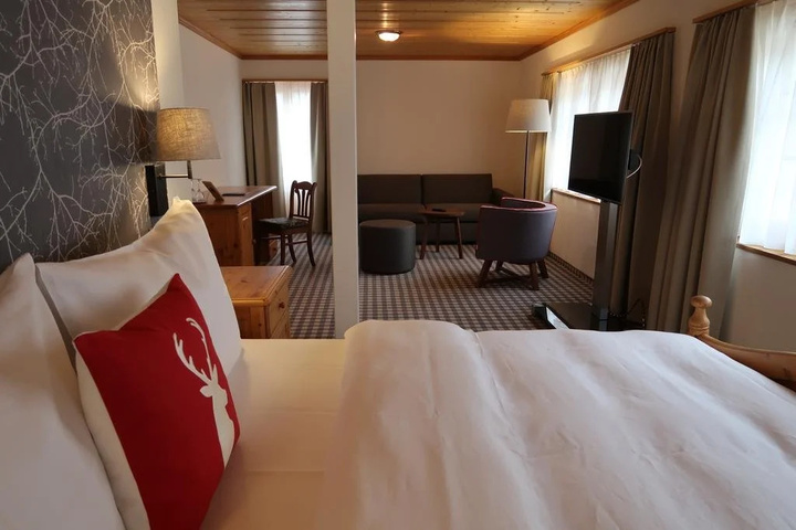 Room 3 of 10