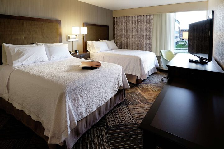 2 Queen Beds (14 of 18)