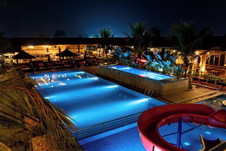 Pool 130 of 235