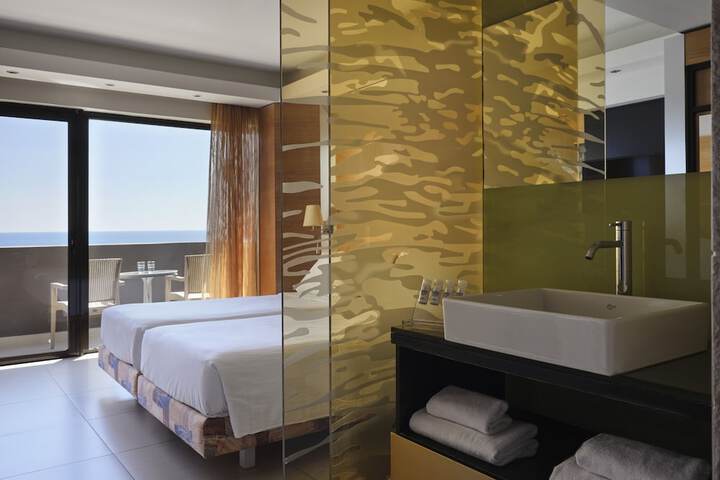 Room 14 of 87
