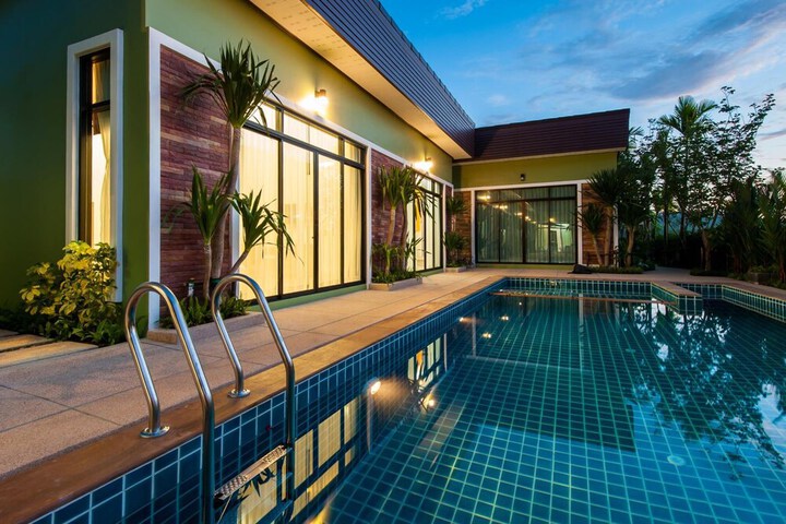 Pools & Facilities