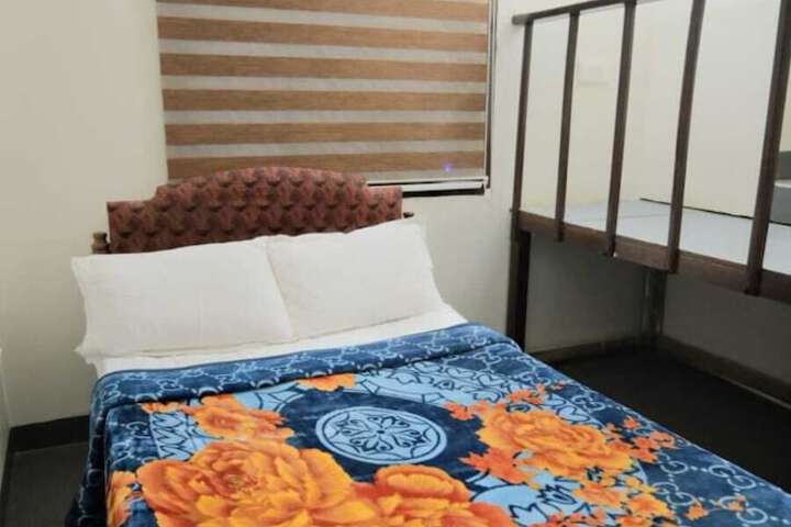 Room 18 of 100