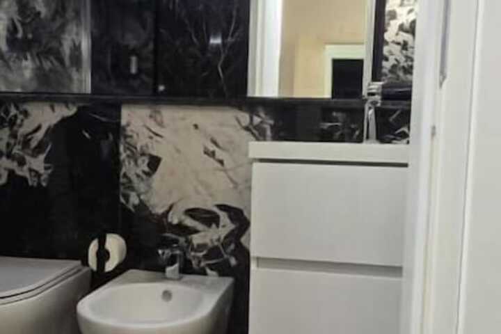 Room 6 of 12