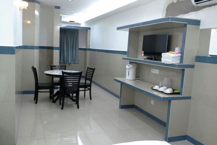 Room 8 of 61