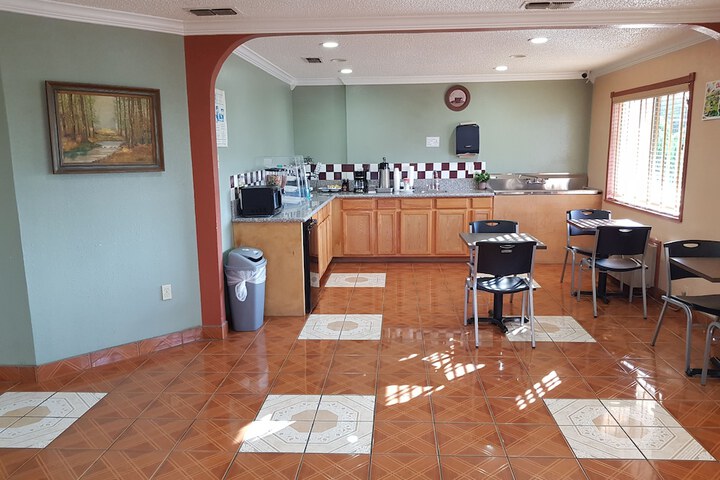 Breakfast/Coffee Service 36 of 43