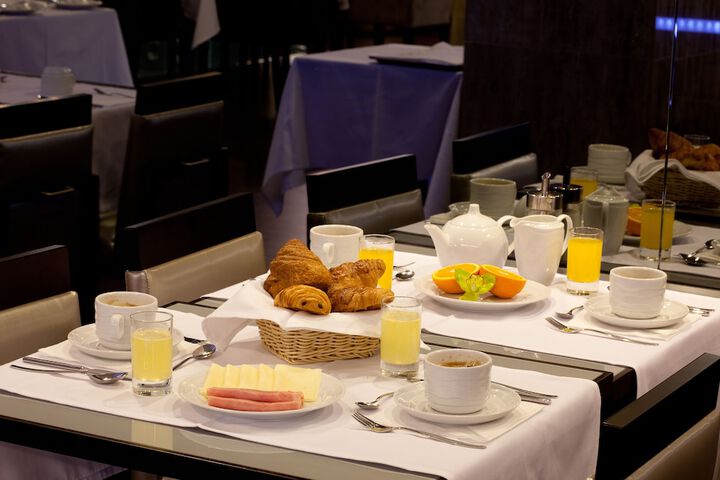 Breakfast/Coffee Service 52 of 92