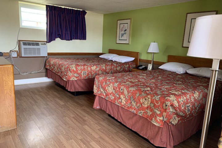 2 Double Beds Ground Floor (9 of 12)