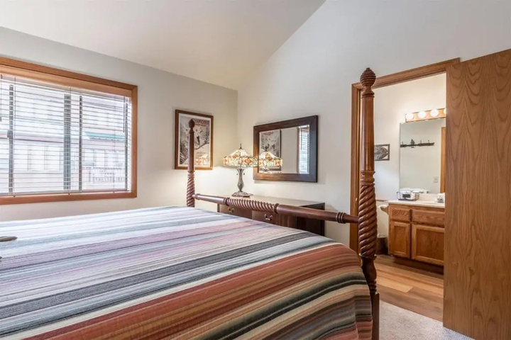 Room 4 of 16