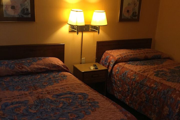 Room 7 of 16